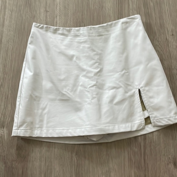 White leather skirt - Picture 1 of 3